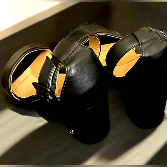 Circus by Sam Edelman black sandals with 3.25” heels in great pre owned shape. 9 - Picture 4 of 4